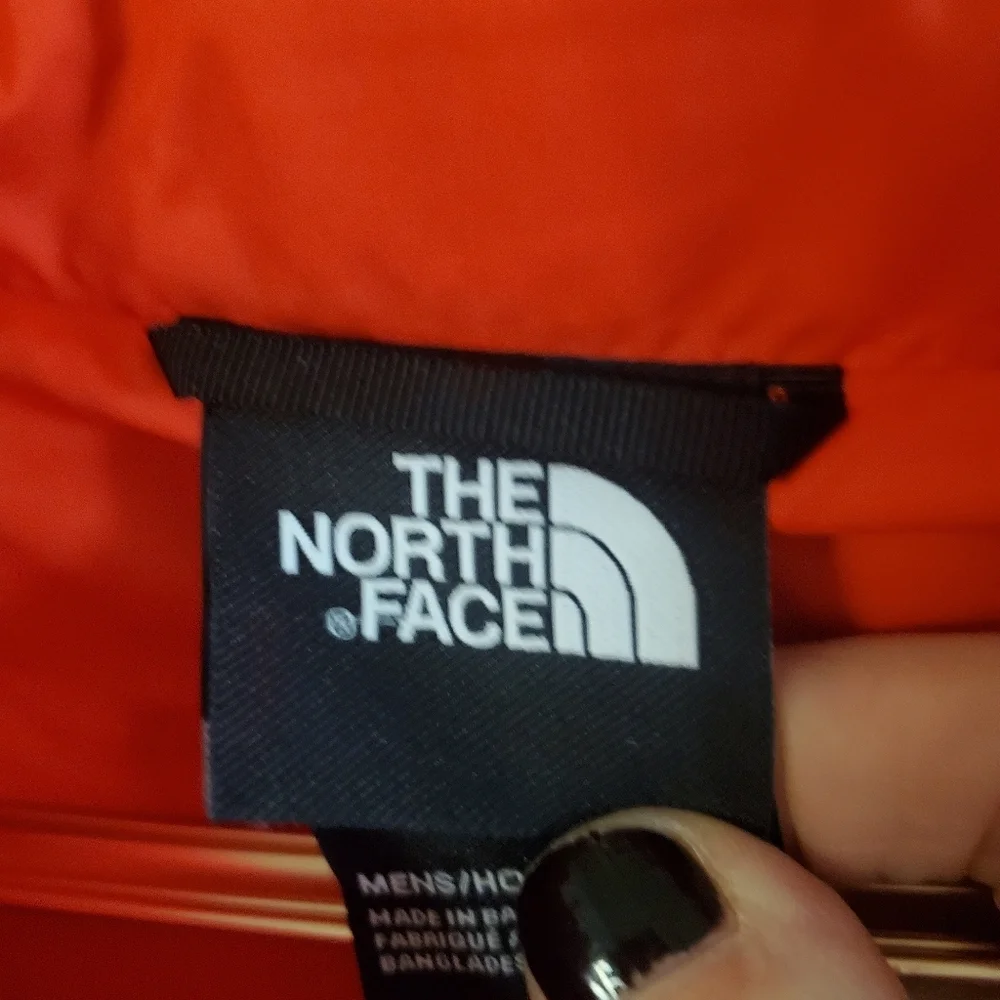 The North Face Mens Puffer Coat. NWT 4X. Water Resistance Fiery Red Down Filled.